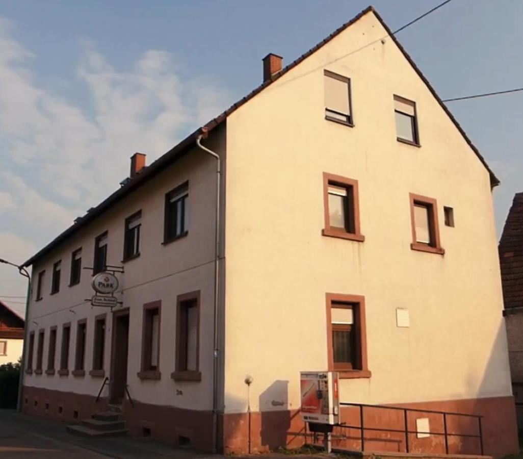 Gasthaus Zum Schloss Lemberg ภายนอก รูปภาพ
